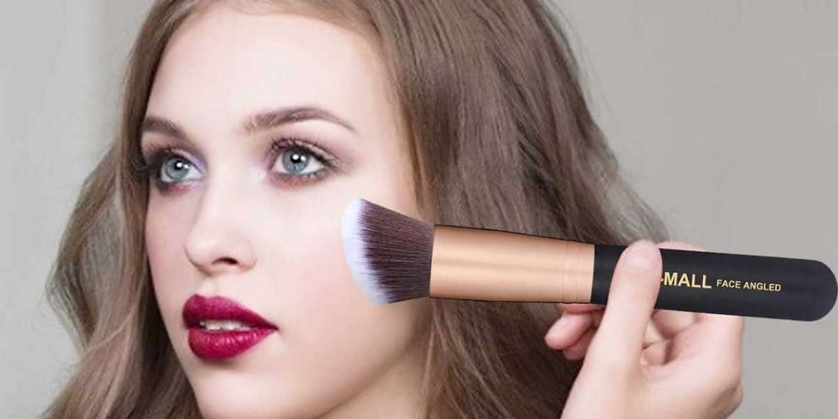 The list that is presented here is an exhaustive guide that explains the names of the various types of makeup brushes as