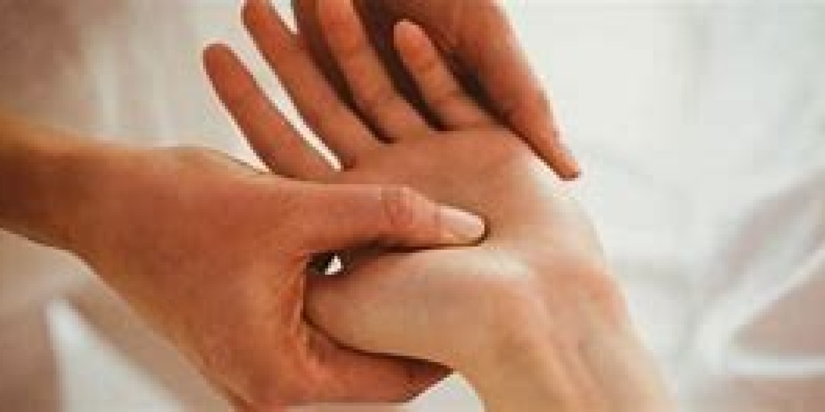 Oncology Massage: How Gentle Touch Supports Cancer Patients' Healing Journey