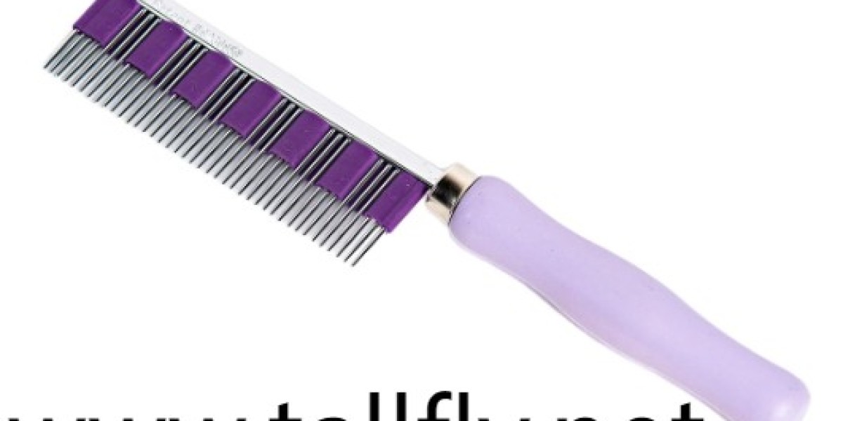 Enhance Travel Adventures with Compact Pet Combs