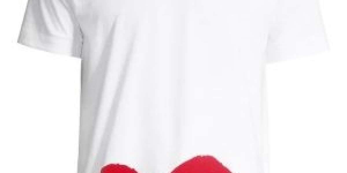 Comme des Garçons Clothing: A Fusion of Art and Fashion