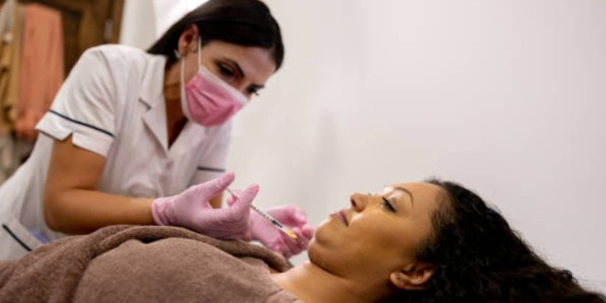 Double Chin Treatments in London: Fat Dissolving vs Skin Tightening Explained