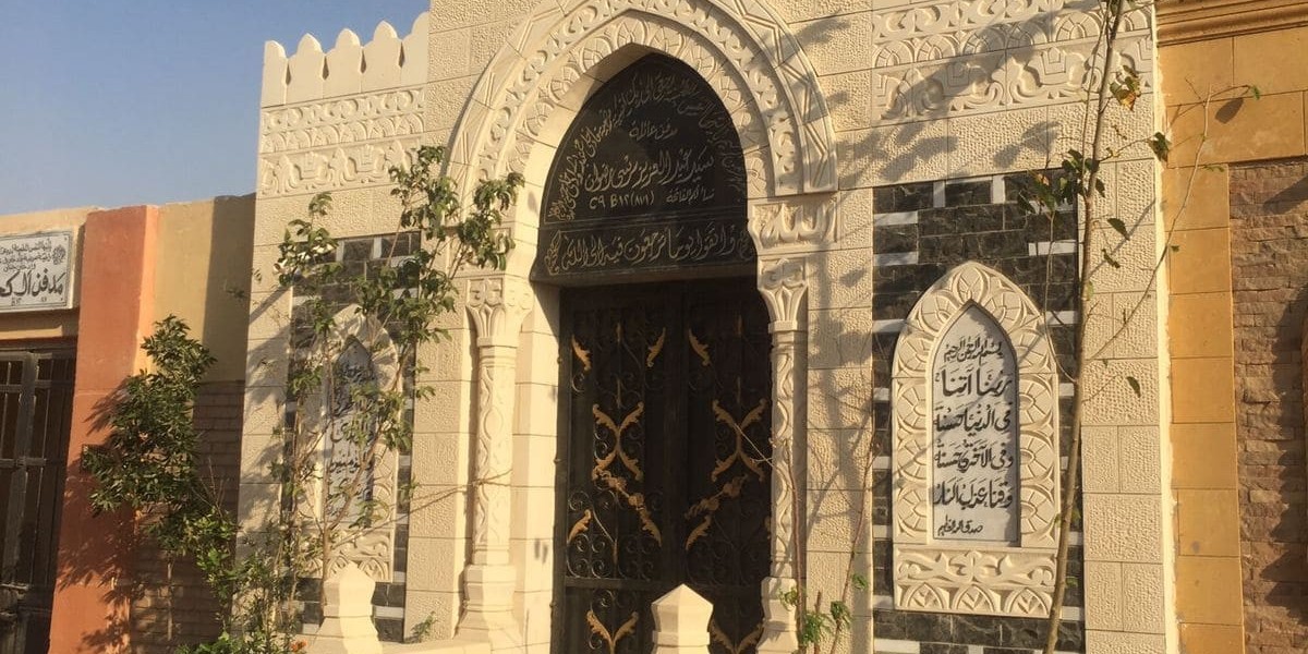 دليل شراء مقابر في مدينة 15 مايو: الأسعار والمساحات المتاحة