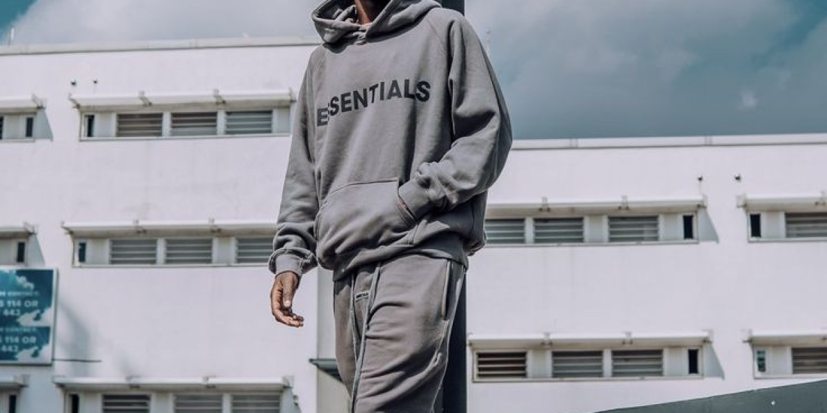 Essential Hoodie Looks That Redefine Casual Comfort