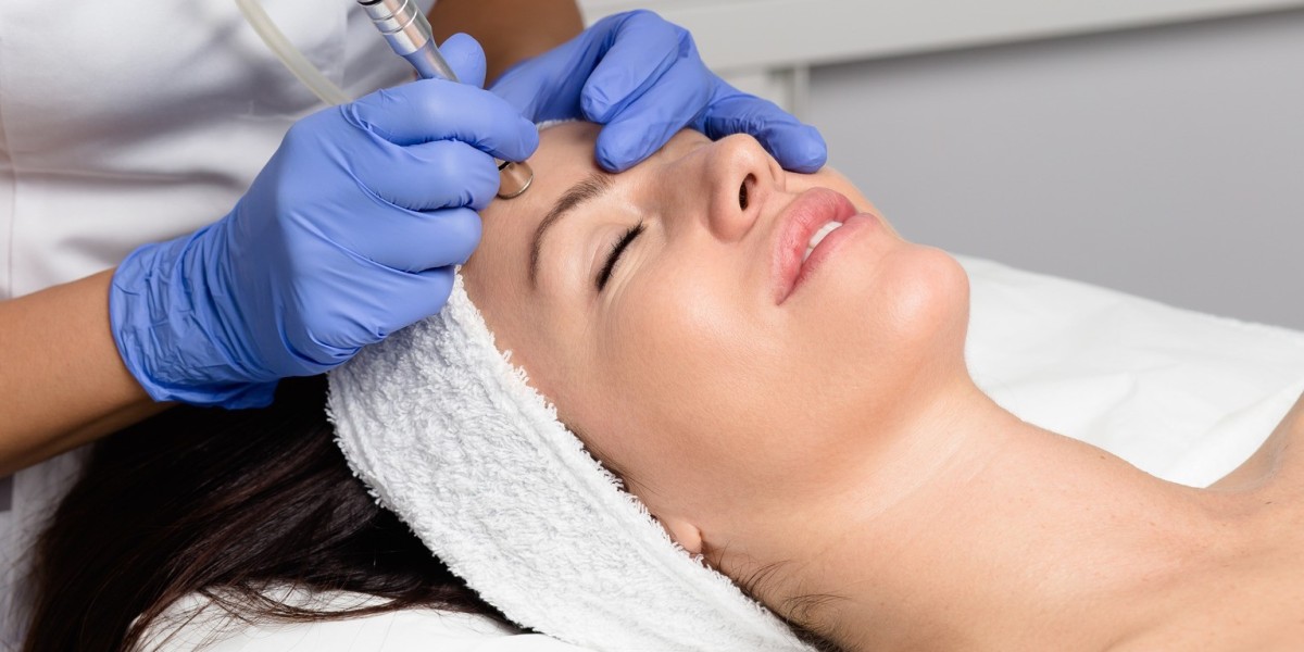 Facial Glow With Modern Techniques